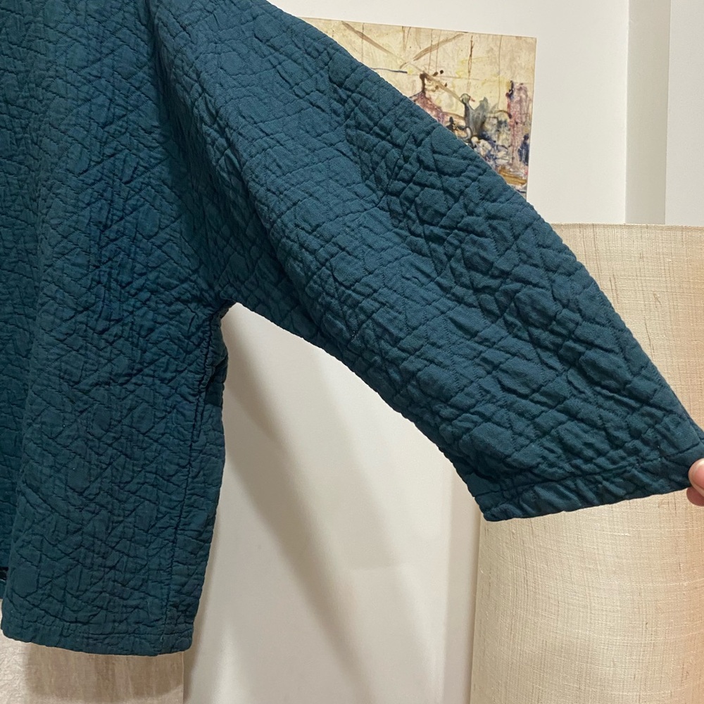 Black Crane Women's Quilted Teal Top with 3/4 Structured sleeves